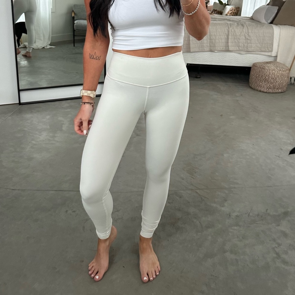 Alo yoga leggings. Bone. Size small.